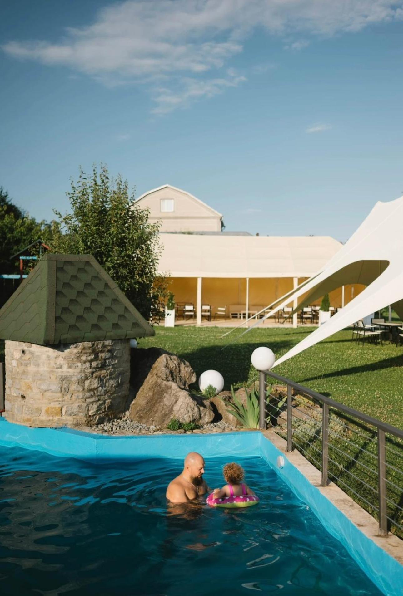 Сottage "Family Estate" Villa Kamianets-Podilskyi Exterior photo